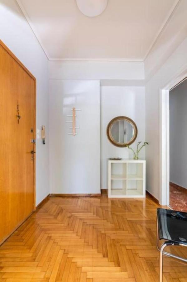Spacious Renovated Flat In The Athens Riviera Екстериор снимка