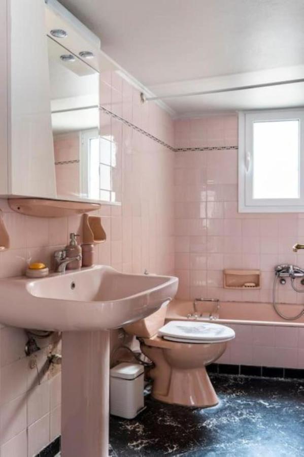 Spacious Renovated Flat In The Athens Riviera Екстериор снимка