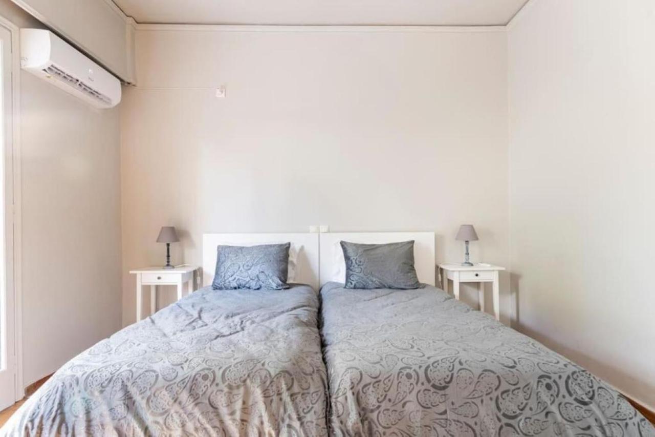 Spacious Renovated Flat In The Athens Riviera Екстериор снимка