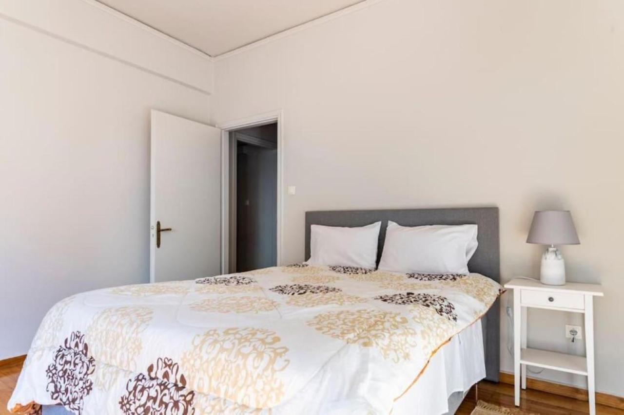 Spacious Renovated Flat In The Athens Riviera Екстериор снимка