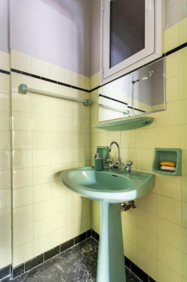 Spacious Renovated Flat In The Athens Riviera Екстериор снимка